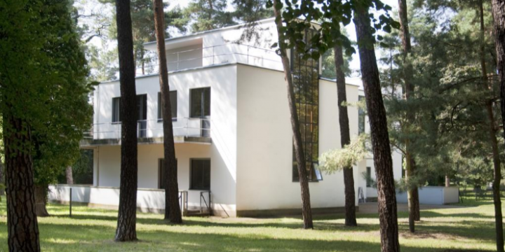 Nach Weimar und Dessau.